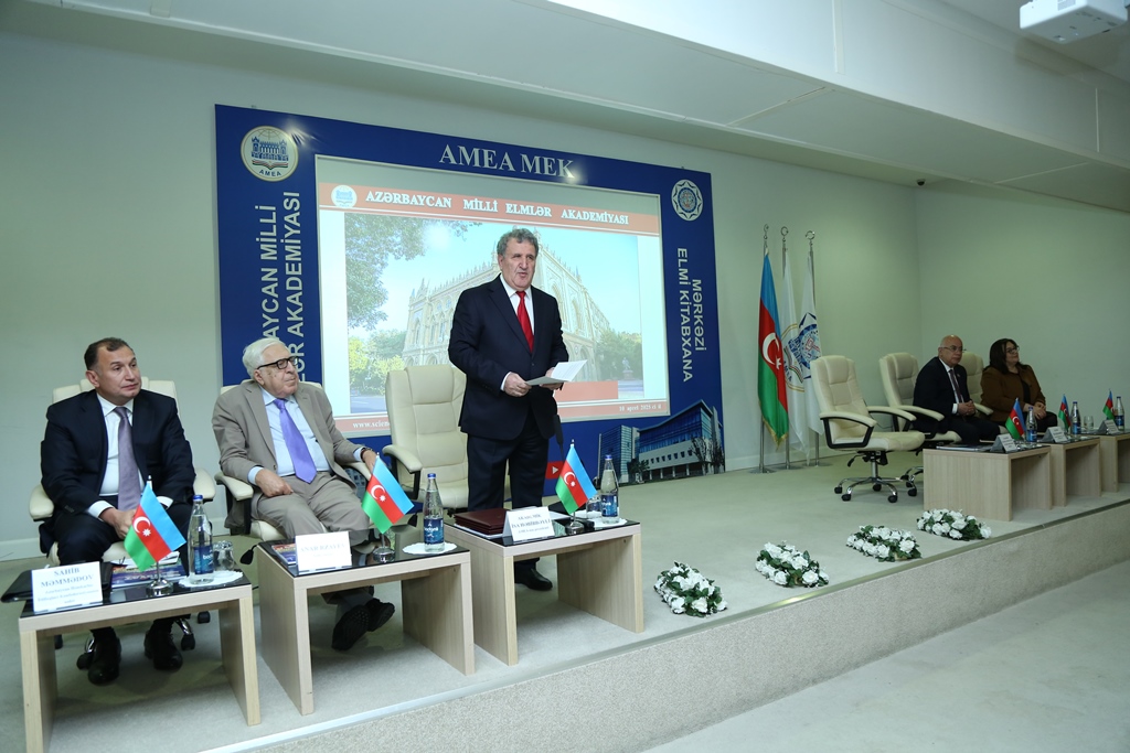 Azərbaycan Milli Elmlər Akademiyasında Elm Gününə həsr edilm...