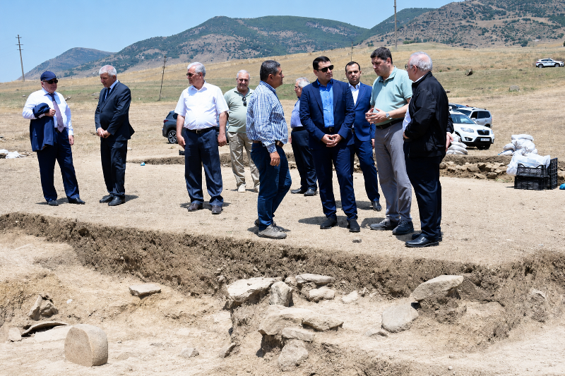 Mədəniyyət naziri Yardımlıda aparılan arxeoloji tədqiqat işl...